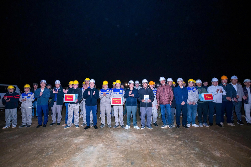 Lãnh đạo tỉnh Cao Bằng kêu gọi các nhà đầu tư và nhà thầu huy động tối đa nhân lực, vật lực, tăng ca kíp thi công để sớm hoàn thành dự án.