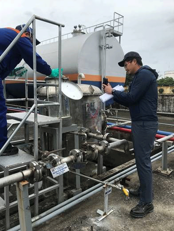 Đánh giá viên của PTT thực hiện kiểm tra tại kho nhiên liệu bay Nội Bài – Chi nhánh tại Nội Bài