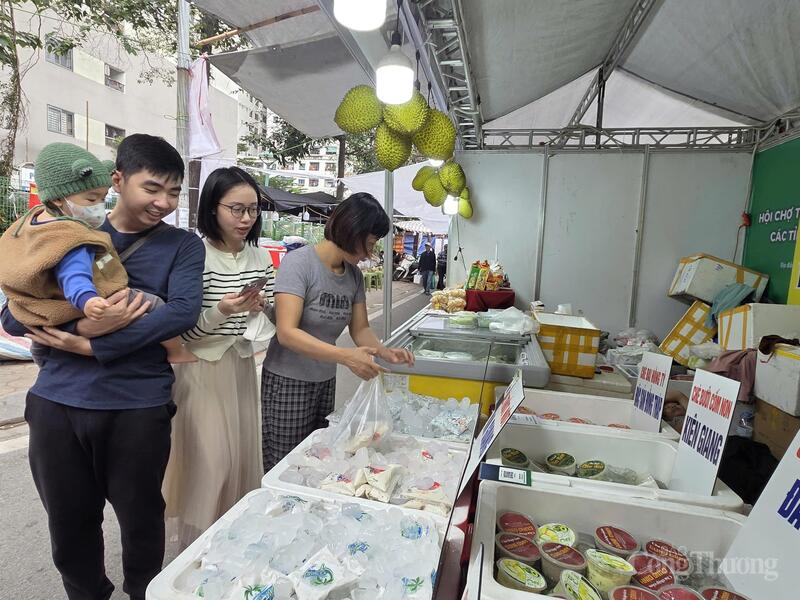 Gian hàng Công ty TNHH Thương mại Út Mơ chuyên bán các sản phẩm Đồng Tháp.