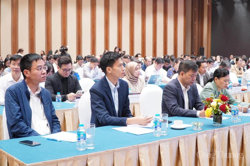 Các đại biểu tham dự diễn đàn. Ảnh: Minh Trang
