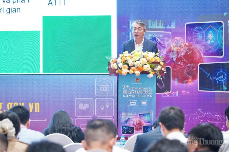 Biträdande chef för avdelningen för e-handel och digital ekonomi, Hoang Ninh, bekräftade att digital transformation fortsätter att identifieras som en strategisk uppgift. Foto: Minh Trang.