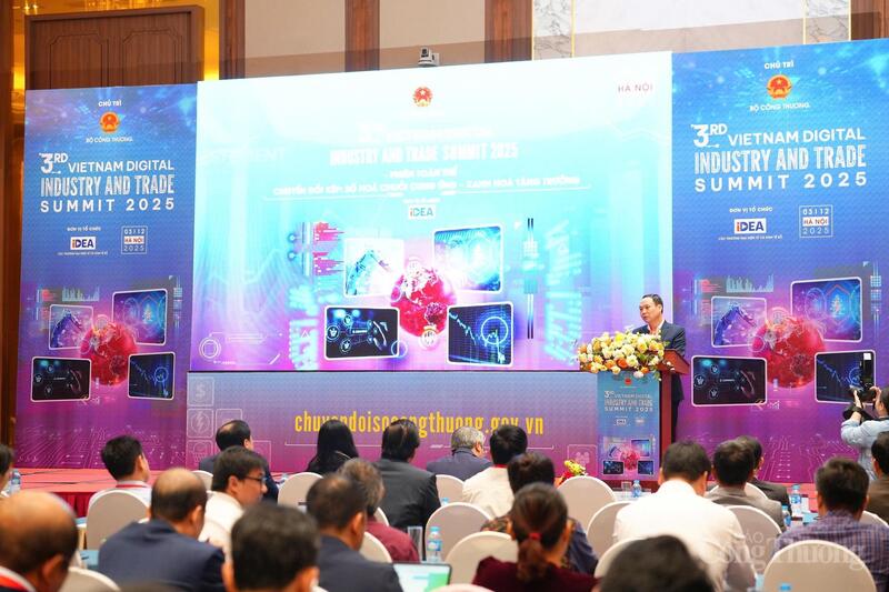 Ông Lê Văn Bính - Bí thư Đảng ủy, Chủ tịch HĐND xã Phượng Dực (Hà Nội).