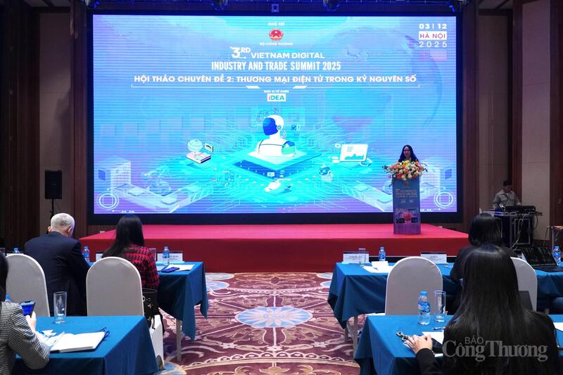 Phiên chuyên đề “Thương mại điện tử trong kỷ nguyên số”. Ảnh: Minh Trang