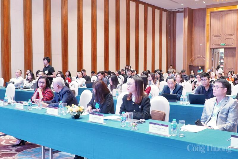 Các đại biểu tham dự phiên chuyên đề. Ảnh: Minh Trang