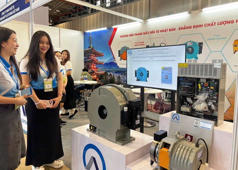 ໜຶ່ງໃນບັນດາບູດຂອງຫວຽດນາມ ທີ່ເຂົ້າຮ່ວມງານວາງສະແດງລິບປີ 2025. ພາບໂດຍ ເຟືອງຮວ່າ