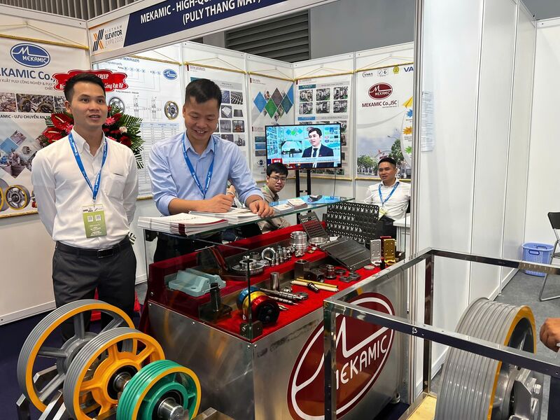 ບູດແນະນຳສ່ວນປະກອບສຳລັບລິຟ ແລະ ເລື່ອນຊັ້ນໃນງານສະແດງລິຟເຕີຫວຽດນາມ 2025. ພາບໂດຍ ເຟືອງຮວ່າຍ.