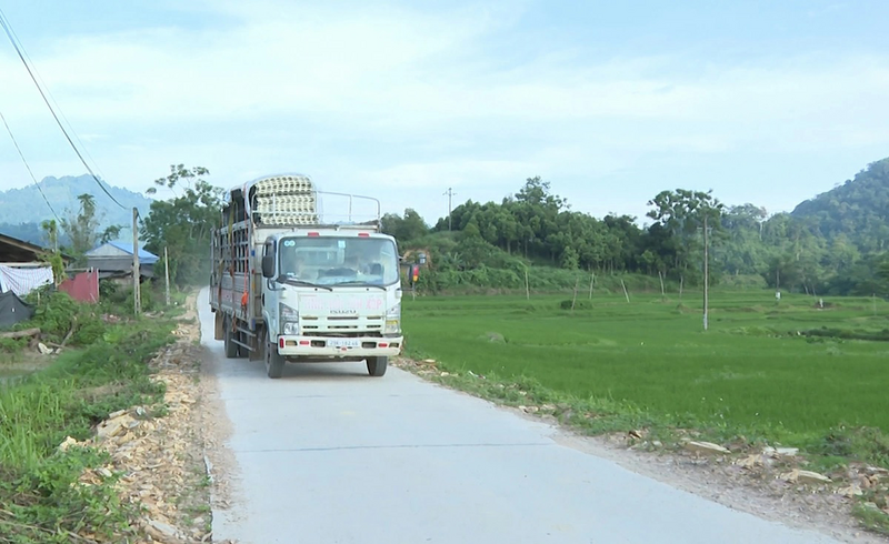 Tuyến đường liên thôn Nà Lìn - Phiêng Dường vừa được đưa vào sử dụng