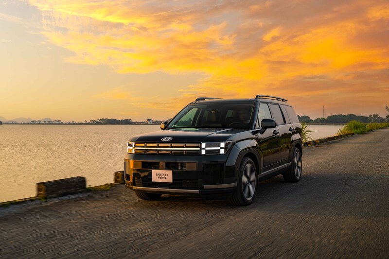 Santa Fe Hybrid là phiên bản mới, bổ sung thêm lựa chọn cho khách hàng Việt