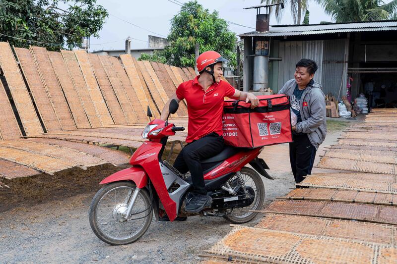 Trong nhóm doanh nghiệp đi đầu thay đổi cách tiếp cận đó, J&T Express đã triển khai hệ sinh thái tạo đơn đa nền tảng