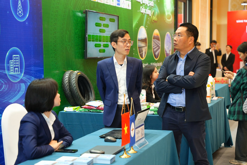 Khu triển lãm công nghệ năm nay được xem là điểm nhấn quan trọng, góp phần thể hiện tinh thần “chuyển đổi kép”