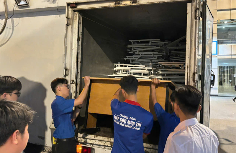 IUH hỗ trợ trang thiết bị học tập cho học sinh vùng bão lũ Đắk Lắk - 3