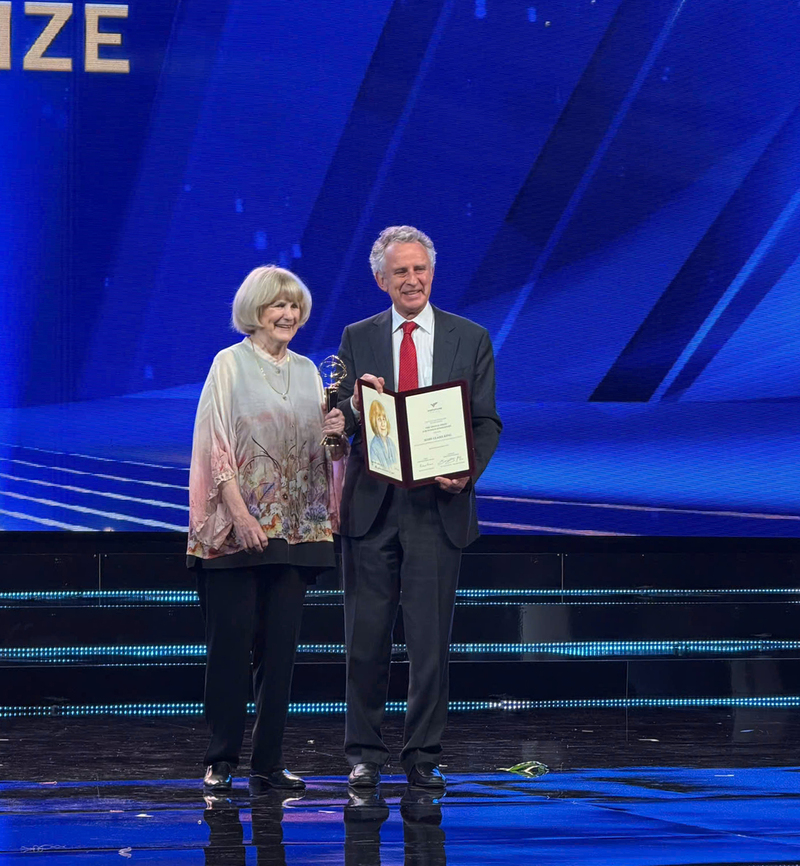 Giáo sư Mary - Claire King đến từ Mỹ nhận Giải Đặc biệt VinFuture 2025 dành cho Nhà khoa học nữ vì phát hiện Gen BRCA1 liên quan đến nguy cơ ung thư vú và buồng trứng, đặt nền móng cho các xét nghiệm di truyền, chương trình tầm soát và điều trị theo hướng cá thể hóa. Ảnh: Nguyên Minh