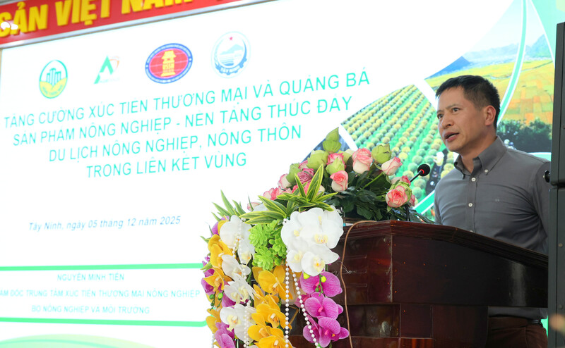 Ông Nguyễn Minh Tiến - Giám đốc Trung tâm Xúc tiến thương mại nông nghiệp chia sẻ tại diễn đàn. Ảnh: Hoàng Tuyết.