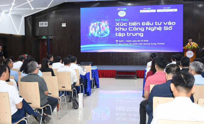 Hơn 200 đại biểu đến từ các sở, ngành, khu công nghệ, doanh nghiệp số, đơn vị hạ tầng và tổ chức xúc tiến đầu tư trong và ngoài nước tham dự hội thảo. Ảnh: Minh Khuê.