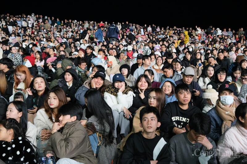 Sự kiện thu hút đông đảo người dân du khách.