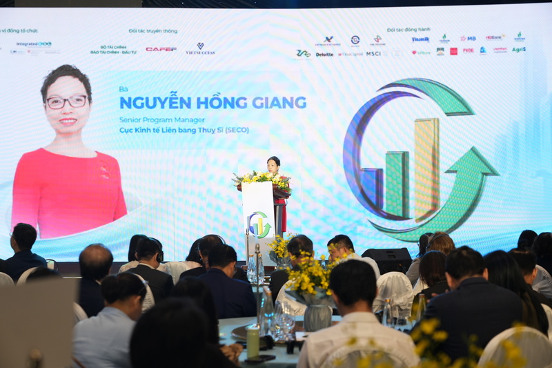 Bà Nguyễn Hồng Giang, đại diện SECO khẳng định cam kết tiếp tục hỗ trợ khu vực tư nhân của Việt Nam, đặc biệt là khối SMEs, với trọng tâm là củng cố nền tảng phát triển thị trường thông qua nâng cao năng lực QTCT, cải thiện khung pháp lý và phát triển cơ sở hạ tầng thị trường.