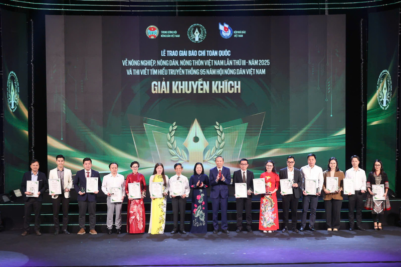 Lễ trao Giải báo chí toàn quốc về nông nghiệp, nông dân, nông thôn Việt Nam lần thứ III - năm 2025. Ảnh: NTNN