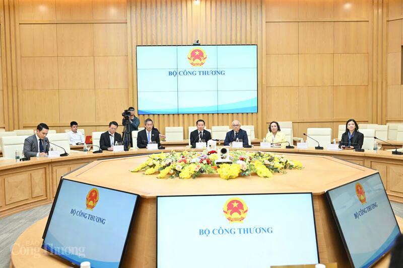 Setkání se zúčastnili vedoucí představitelé skupiny ThaiBev. Foto: Can Dung