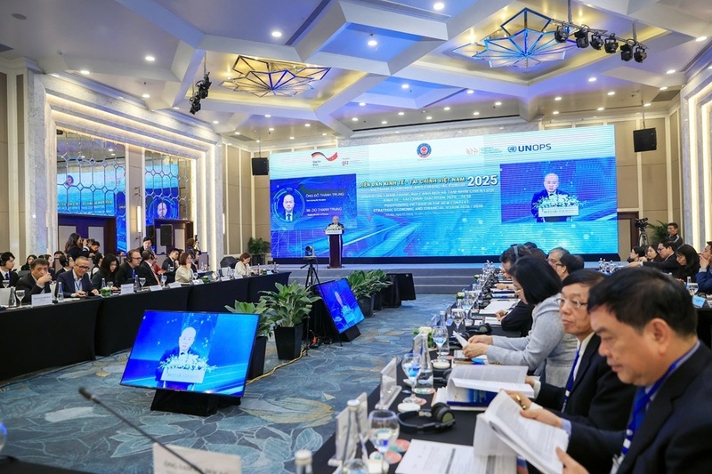 Diễn đàn Kinh tế - Tài chính Việt Nam 2025 được tổ chức theo hình thức trực tiếp kết hợp trực tuyến.