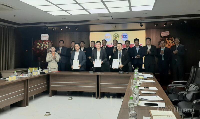 Podpisywanie i wymiana umów i kontraktów o współpracy między jednostkami. Zdjęcie: N.H.