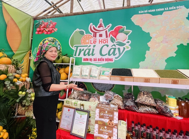 Bà Thân Thị Nhạc, doanh nghiệp Nhàn Hưng (Phố Biển, xã Biển Động). Ảnh: Nguyễn Hương