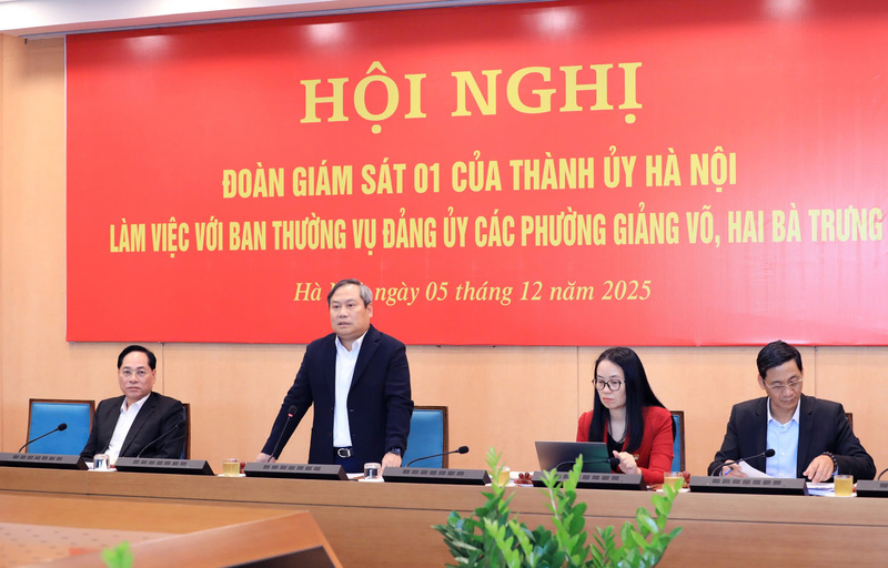 Đoàn giám sát số 01 của Thành ủy Hà Nội do ông Vũ Đại Thắng, Chủ tịch UBND thành phố làm Trưởng đoàn, làm việc với Ban Thường vụ Đảng uỷ phường Hai Bà Trưng vào chiều 5/12.