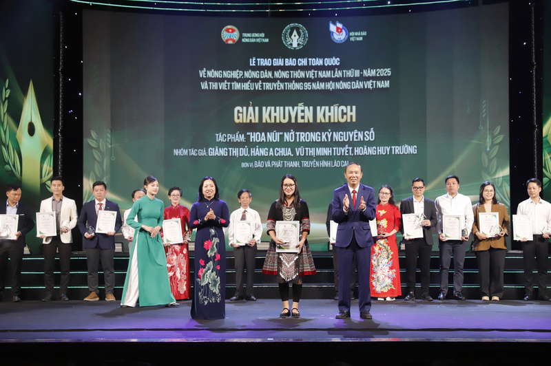 Tác phẩm “Hoa núi” nở trong kỷ nguyên số của nhóm tác giả Báo và Phát thanh,Truyền hình Lào Cai đạt giải khuyến khích. Ảnh: NTNN