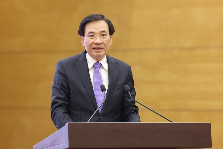 Bộ trưởng, Chủ nhiệm Văn phòng Chính phủ Trần Văn Sơn cung cấp thông tin tại họp báo - Ảnh: VGP/QP