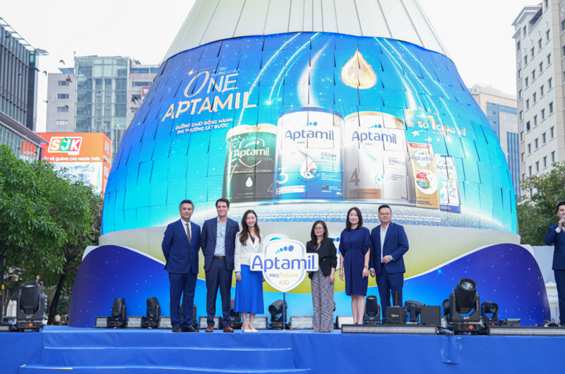 Sự kiện “Vũ trụ dưỡng chất One Aptamil” do Danone và Aptamil tổ chức tại Quảng trường phố đi bộ Nguyễn Huệ TP. Hồ Chí Minh từ ngày 5-7/12/2025