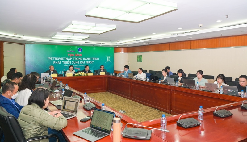 Toàn cảnh buổi Tọa đàm “Petrovietnam trong hành trình phát triển cùng đất nước”.