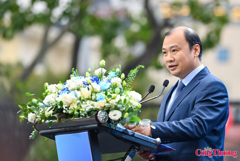 Phát biểu khai mạc chương trình, Thứ trưởng Thường trực Bộ Văn hóa, Thể thao và Du lịch Lê Hải Bình cho biết: "Năm 2025 đánh dấu một cột mốc rất tự hào cho Việt Nam trong lĩnh vực gọi là hạnh phúc. Chúng ta vươn lên đứng thứ 46 toàn cầu trong báo cáo chỉ số hạnh phúc toàn cầu, tăng 8 bậc so với năm trước. Đây không chỉ là con số thống kê, mà còn là sự ghi nhận cho những nỗ lực của Đảng và Nhà nước, toàn thể nhân dân trong việc kiến tạo nên một môi trường an lành, nhân văn. Hơn hết phản ánh tinh thần lạc quan, nhân ái của người dân Việt Nam; khát vọng sự chung sức, đồng lòng của hàng triệu người dân Việt Nam trong việc tiến tới tương lai phồn vinh, thịnh vượng và tràn đầy yêu thương".