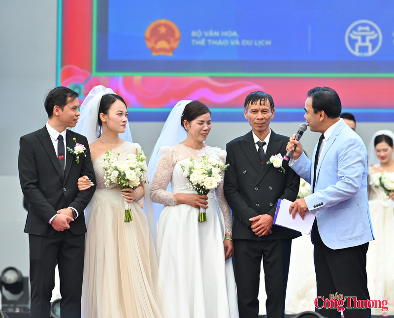 Đặc biệt gia đình 2 thế hệ cùng tổ chức đám cưới đặc biệt này.