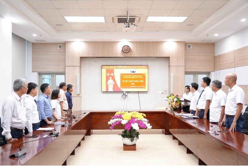 Chi bộ Phân xưởng Sửa chữa thuộc Đảng bộ Công ty Thủy điện Sông Bung vừa trang trọng tổ chức Lễ kết nạp đảng viên mới