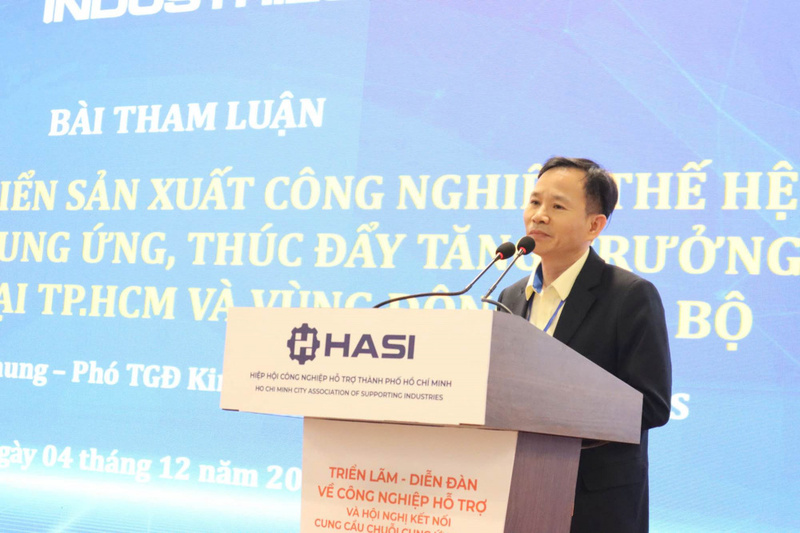 Ông Huỳnh Quang Nhung - Phó Tổng Giám đốc Kinh doanh THACO Industries, công bố chiến lược phát triển sản xuất công nghiệp thế hệ mới, trong đó trọng tâm là dự án Khu công nghiệp chuyên ngành cơ khí tại TP. Hồ Chí Minh