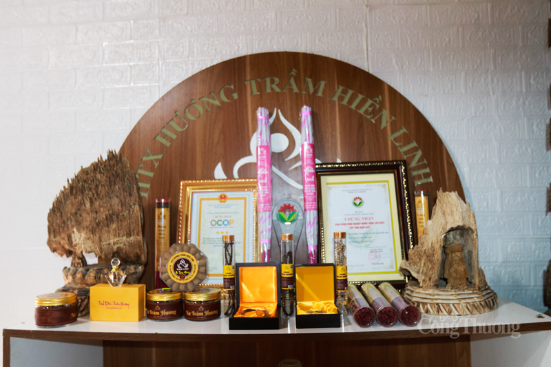 Những năm gần đây, trầm hương Phúc Trạch chú trọng đến mẫu mã, bao bì. Đặc biệt, trên mỗi sản phẩm đều có QR trích xuất nguồn gốc.