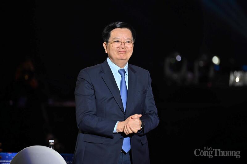 Phó Thủ tướng Chính phủ Mai Văn Chính tham dự lễ trao giải thưởng "Việt Nam hạnh phúc - Happy Vietnam 2025".