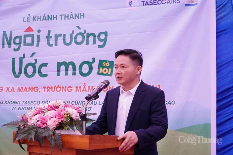 Ông Nguyễn Quang Huy, Phó Tổng Giám đốc Taseco Airs, Chủ tịch Công đoàn Taseco Group, đại diện nhà tài trợ phát biểu tại lễ khánh thành.