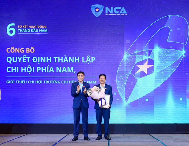 Thiếu tướng Lê Minh Mạnh - Nguyên Phó Cục trưởng Cục An ninh mạng và phòng, chống tội phạm sử dụng công nghệ cao, Bộ Công an giữ chức Chi hội trưởng, Chi hội phía Nam của Hiệp hội An ninh mạng Quốc gia.