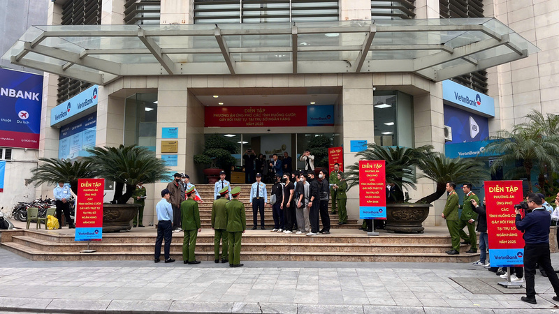 Quá trình huấn luyện được triển khai nghiêm túc, tuân thủ kỷ luật. Ảnh: Thái Mạnh