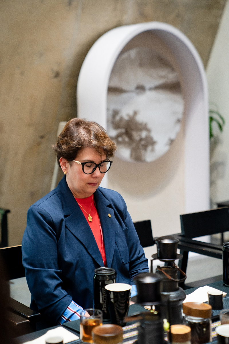 Trải nghiệm Thiền cà phê, một phương thức thực hành Cà phê Đạo, bà Vanusia Nogueira - Tổng giám đốc Tổ chức Cà phê thế giới (ICO) - cho rằng: “Chưa bao giờ nghĩ rằng cà phê lại được thưởng thức rất nghệ thuật và đầy triết lý như cách sáng tạo của Trung Nguyên Legend”.