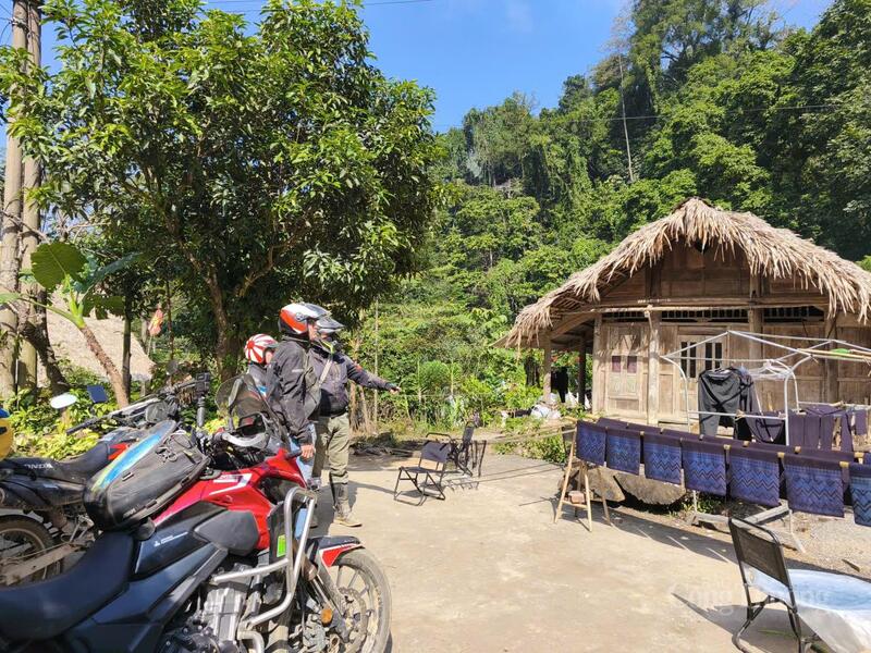 Xóm Sưng thu hút ngày càng nhiều du khách nước ngoài tới trải nghiệm và khám phá.