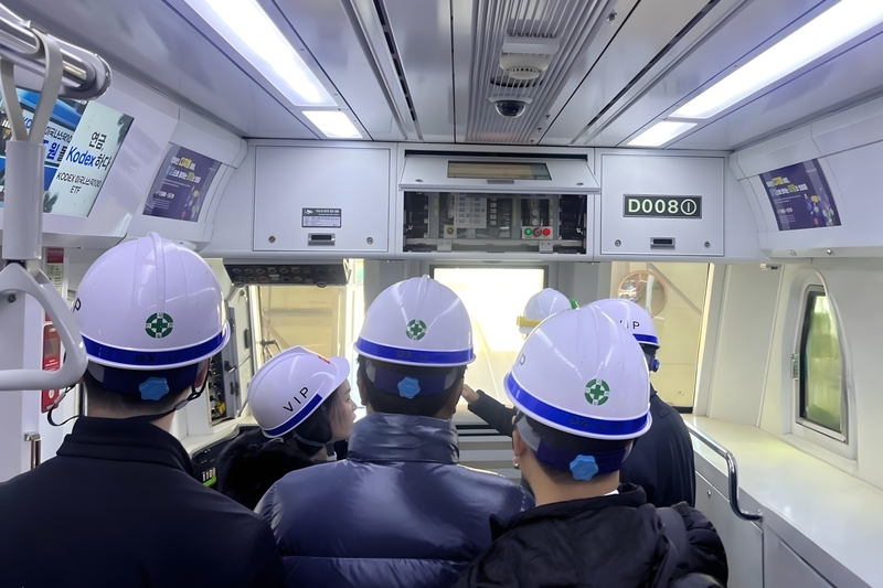 Chủ tịch HĐQT THACO và đoàn Lãnh đạo THACO khảo sát tuyến Metro Shinbundang. Ảnh: Duy Minh