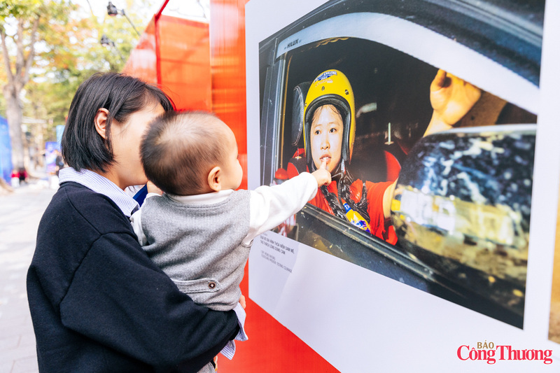 'Khoảnh khắc hạnh phúc' giữa Thủ đô ngàn năm văn hiến - 12