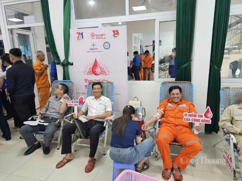 Chương trình nằm trong khuôn khổ Tuần lễ hồng EVN lần thứ XI với thông điệp “Vạn trái tim - Một tấm lòng”.