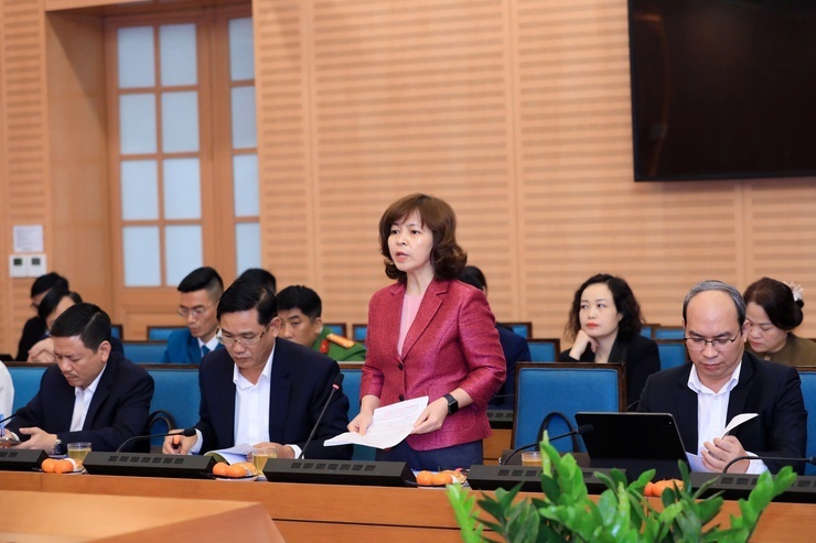 Bí thư Đảng ủy, Chủ tịch HĐND xã Thư Lâm Nguyễn Thị Thanh Tâm báo cáo tại buổi làm việc.