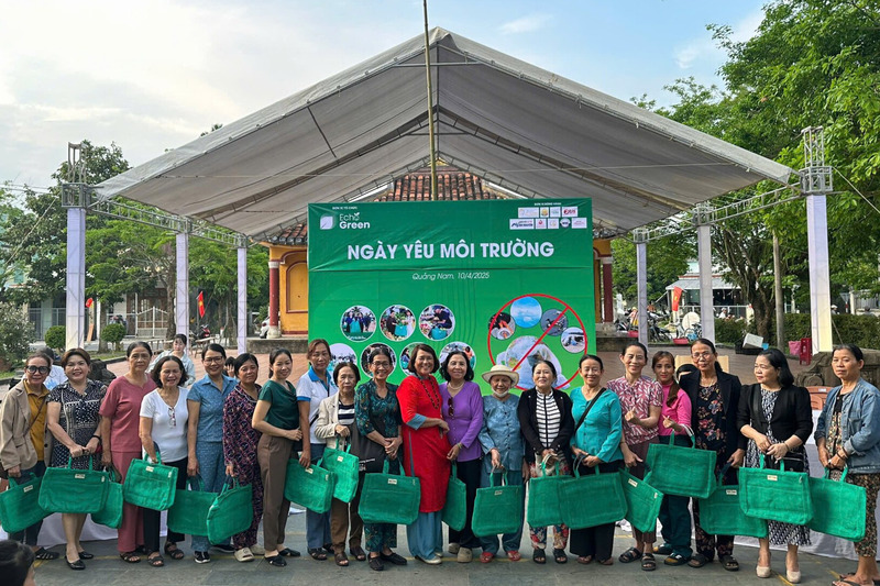 Những mảnh lưới đánh cá cũ được tái chế trở thành túi đi chợ, túi đi làm thay vì bị thải bỏ và trở thành rác thải đại dương.