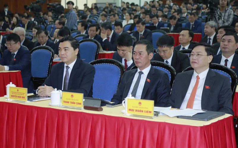 Lãnh đạo tỉnh Thanh Hóa tại kỳ họp. Ảnh: Lê Hợi