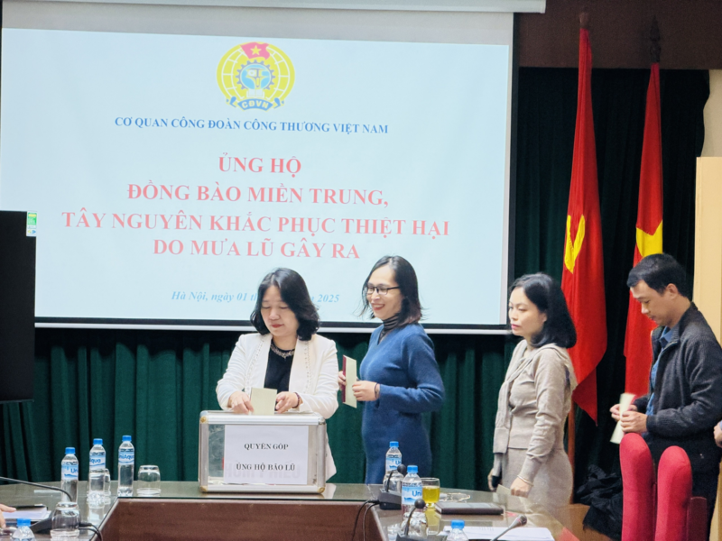 Công đoàn Công Thương Việt Nam ủng hộ đồng bào vùng lũ 1,57 tỷ đồng - 7
