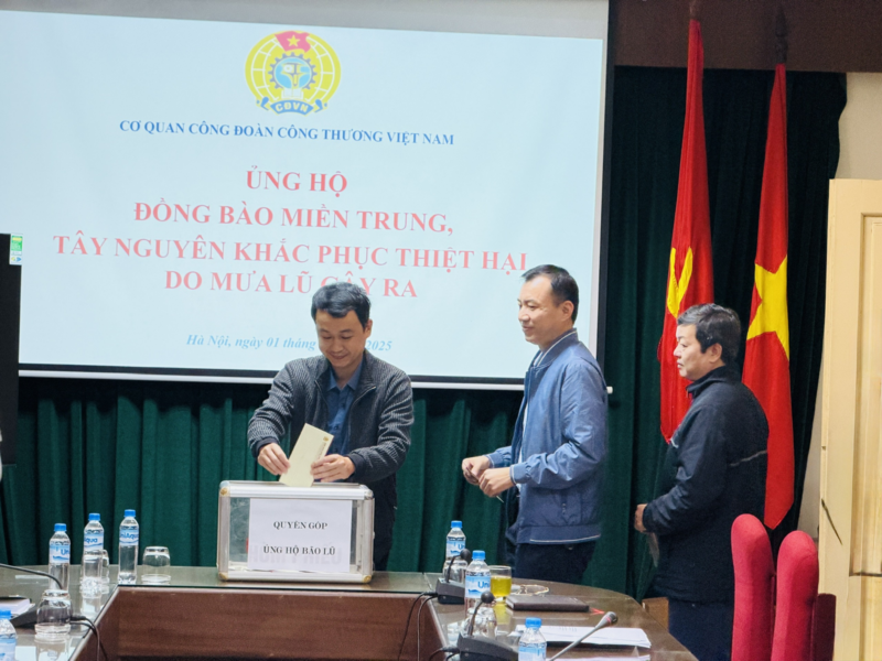 Công đoàn Công Thương Việt Nam ủng hộ đồng bào vùng lũ 1,57 tỷ đồng - 8