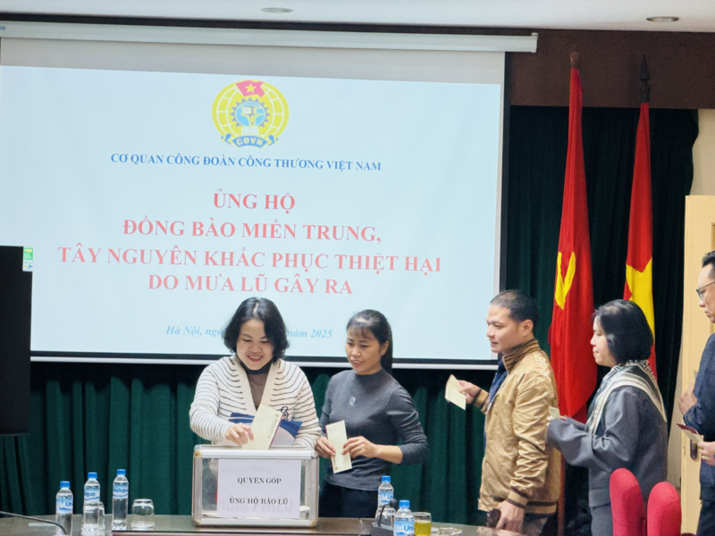 Công đoàn Công Thương Việt Nam ủng hộ đồng bào vùng lũ 1,57 tỷ đồng - 10